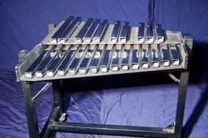 조율된 반음계 세트의 모루