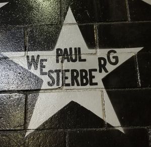 웨스터버그의 별, 미니애폴리스 나이트클럽 퍼스트 애비뉴 외부 벽화에 있음