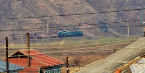 전기 운전으로 개조된 소련제 디젤 기관차.