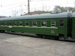 신의주 - 평양을 주행하는 열차의 객차