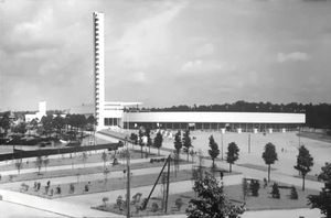 1938년 헬싱키 올림픽 스타디움 완공 직후의 모습. 1940년 올림픽을 위해 처음 건설된 이 경기장은 전쟁으로 인해 대회가 취소되면서 1952년에야 올림픽 경기장으로 사용될 수 있었다.