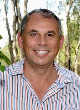 컨트리 자유당의 애덤 자일스는 2016년 노던 준주 수석 장관이 되면서 주 또는 준주 정부를 이끄는 최초의 호주 원주민이 되었다.