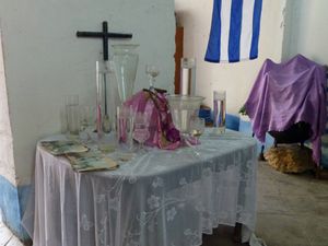 쿠바 트리니다드에 있는 일레(ilé)에 있는 망자를 위해 마련된 보베다(bóveda)