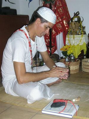 점술을 행하는 쿠바 산테로의 모습