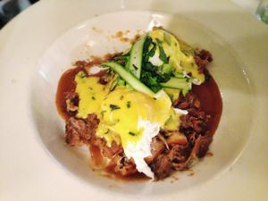 뉴올리언스 레스토랑에서 제공되는 에그 코숑