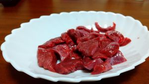 사시미로 제공되는 모우카의 별(상어의 심장)