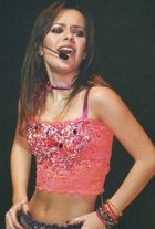 2001년 라이브 공연 중의 샌디