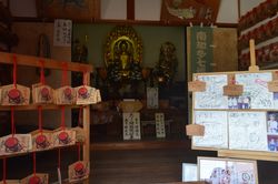 아이치현히마카지마의 안라쿠 사찰. 문어 그림의 에마가 봉납되어 있다.