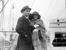 아내와 함께 (1912년)