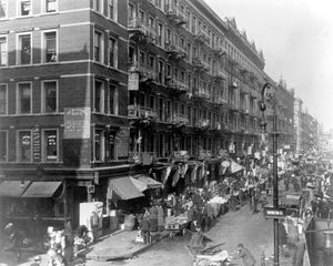 1909년의 로어 이스트 사이드. 벌린은 이곳에서 어린 시절을 보냈다.