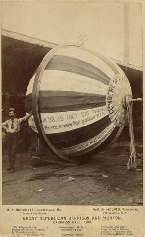 해리슨과 모턴의 선거 구호에 기대고 있는 남자.