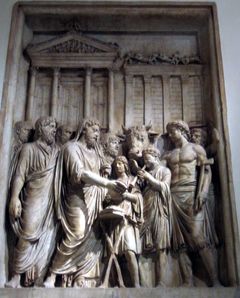 게르만족과의 전쟁에서 승리한 것을 감사하여 희생 의식을 바치는 마르쿠스 아우렐리우스와 황실: 당시에 제작된 부조로 카피톨리누스 언덕에 소재하였으나 지금은 로마의 카피톨리노 박물관에 소재