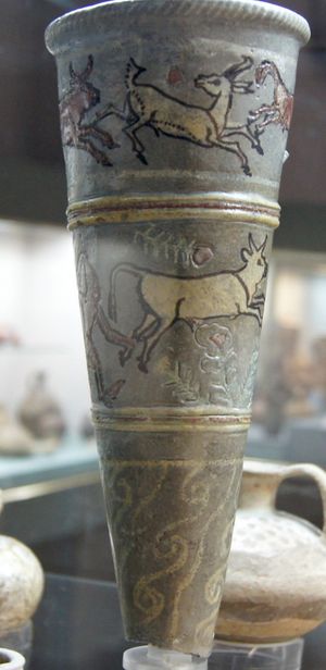 Faience rhyton with enamel inlay}}, 기원전 13세기, 니코시아 박물관