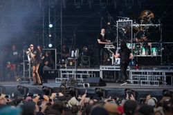 2019년 헬페스트에서 공연하는 드림 시어터