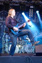 마티아스 쿠피아이넨은 2008년에 밴드에 합류했다.