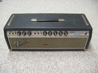 1968년산 펜더 밴드마스터 앰프. 일반 사운드를 위한 4개의 입력단자와 내장 트레몰로 이펙트 유닛을 거치는 2개의 입력단자가 있다.