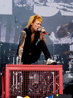 2006년 Rock im Park에서 라이브 공연 중인 쿄