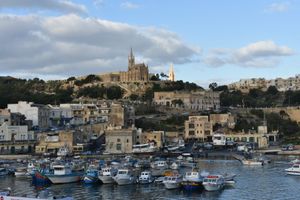 고조 해협 노선에서 본 므자르 항구의 모습