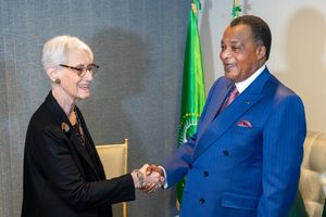 2022년 미국 국무부 부장관 웬디 셔먼과 사수 응게소