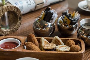 일반적인 스리랑카 간식 모음