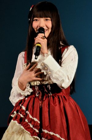 2015년 아니콘에서 공연하는 우에사카