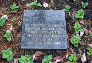 리버풀 성 요한 정원에 있는 추모비