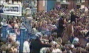 참사가 시작될 당시 경기장 밖의 모습