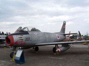 이스탄불 항공 박물관의 노스 아메리칸 F-86E 세이버