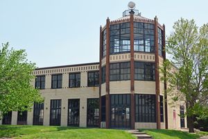 올드 포트 콜럼버스 터미널(Old Port Columbus Terminal), 공항의 첫 번째 관제탑과 터미널