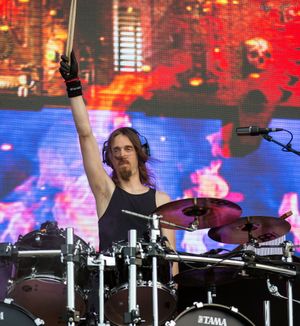 2016년 메가데스와 함께 연주하는 베르부렌