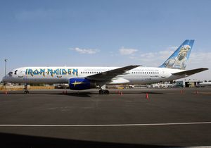 밴드가 이전에 사용했던 Ed Force One, 보잉 757-200