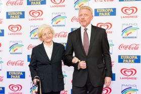 베커가 라디오 레겐보겐 어워드에서 어머니 엘비라와 함께, 2019