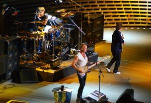 음악 평론가들은 "Locked Out of Heaven"과 영국의 록 밴드 폴리스 (사진)의 여러 곡 사이의 유사점을 지적했다. 이후 마스는 이 곡이 밴드에서 영감을 받았다고 인정했다.