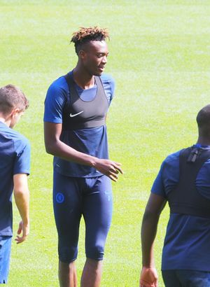 2019년 첼시에서 몸을 풀고 있는 에이브러햄