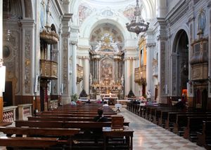 카스틸리오네 델레 스티비에레의 산 루이지 곤자가 대성당 내부