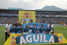 산타 페와의 2017 피날리사시온 결승 1차전에 앞서 포즈를 취하는 미요나리오스 선수들