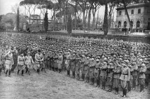 1936년 로마의 시에나 광장에 있는 국방의용군(MVSN).