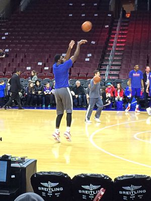 2014년 76ers와 함께 훈련하는 엠비드