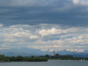 그라도 석호, 배경의 알프스