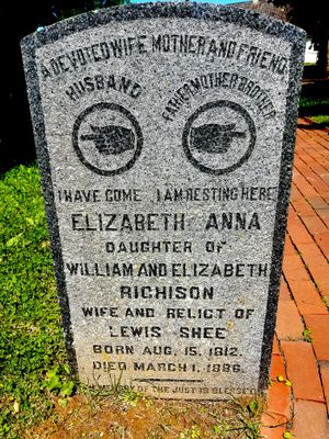 19세기 묘비는 "과부"를 의미하는 "relict"의 사용을 보여준다. 펜실베이니아주 체스터 카운티의 그레이트 밸리 세인트 피터 교회 묘지에 위치