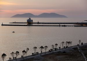 블로러 항구의 배 모습