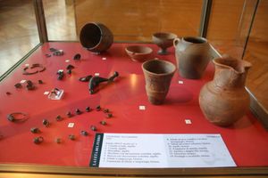 레냐노에서 1937년에 발견되어 시립 박물관인 귀도 수테르마이스터 박물관에 보존되어 있는 골라세카 문화(기원전 5세기)와 관련된 최근 발견물