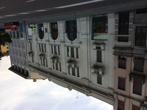 이미지 중앙의 레냐노 시립 극장.