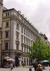 인문학부, 미하일 왕자 거리에서 바라본 모습