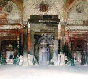 방글라데시 미흐라브는 골디 모스크 안에 있다.