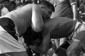 포헬라 보이샤크를 기념하여 열리는 조바르 볼리 켈라, 일종의 벵골 무술