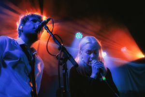 2018년 The Crocodile에서 공연하는 브리저스와 보어