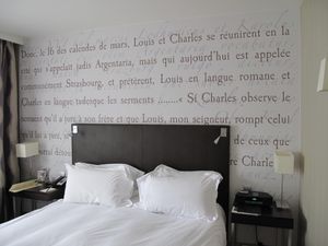 스트라스부르 호텔 객실에 적힌 맹세 문구(프랑스어 번역).