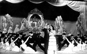 가스가노 야치요}})