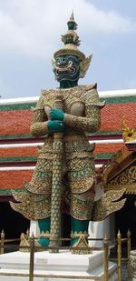 왓 프라 깨우(Wat Phra Kaew), 태국의 수호신으로서의 토사칸(라바나) 조각상